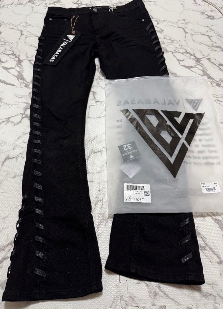 【新品】VALABASAS バラバサス ブラックフレアデニム　早い者勝ち