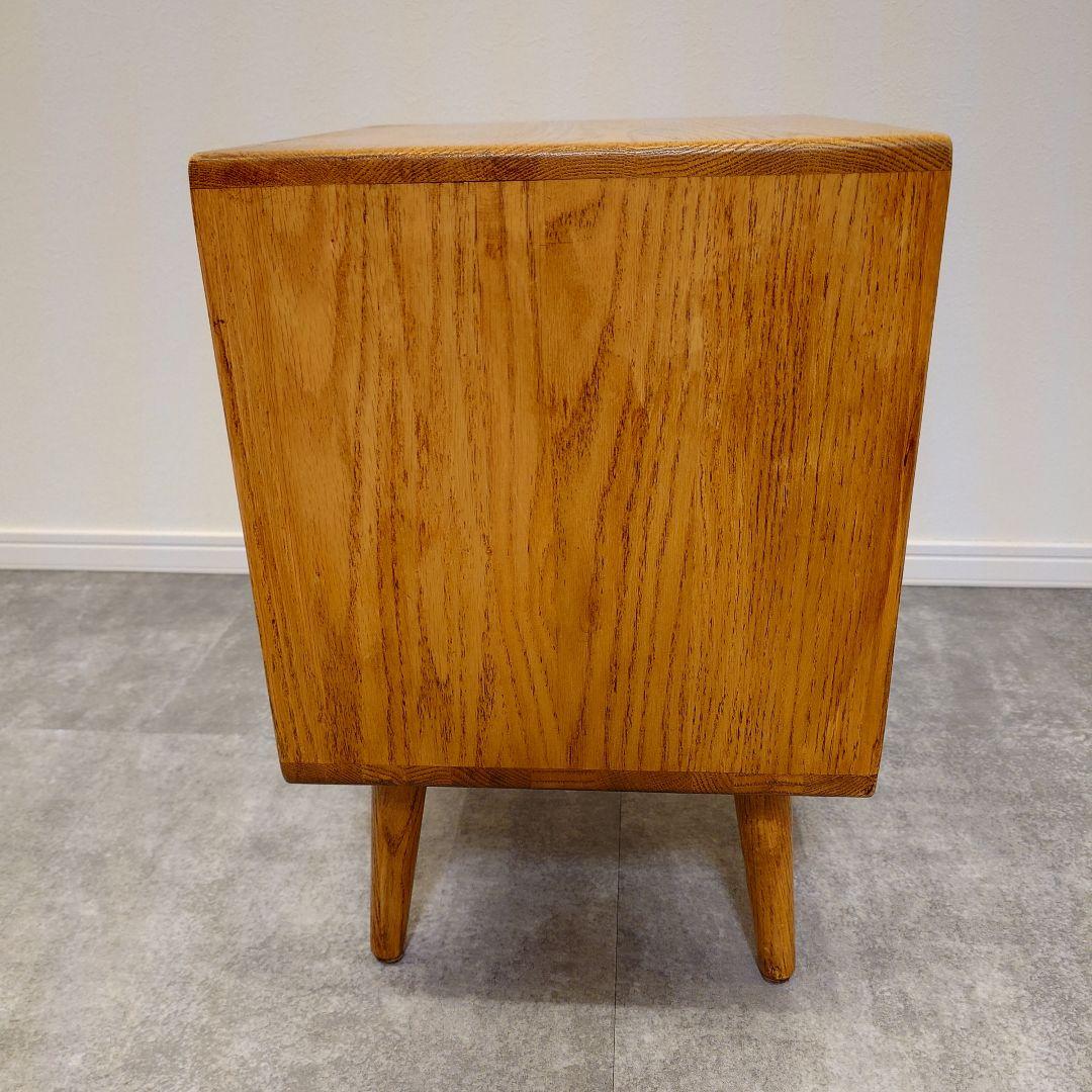 ヴィンテージ家具のラタン編みサイドテーブル