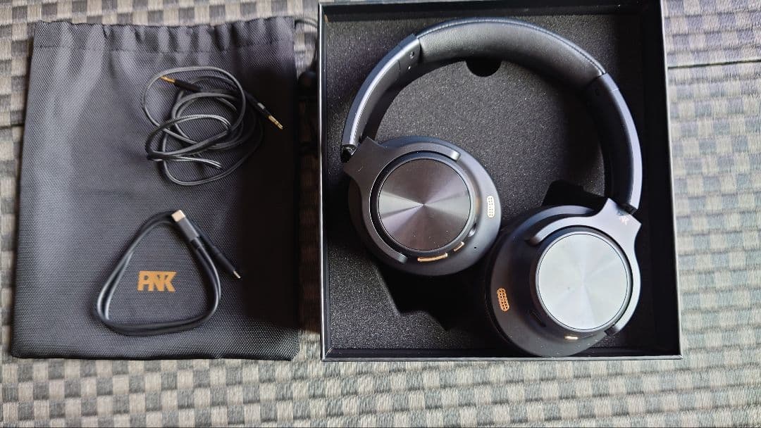 超美品！AVIT V1-PNK ワイヤレスヘッドホン　ピエール中野監修