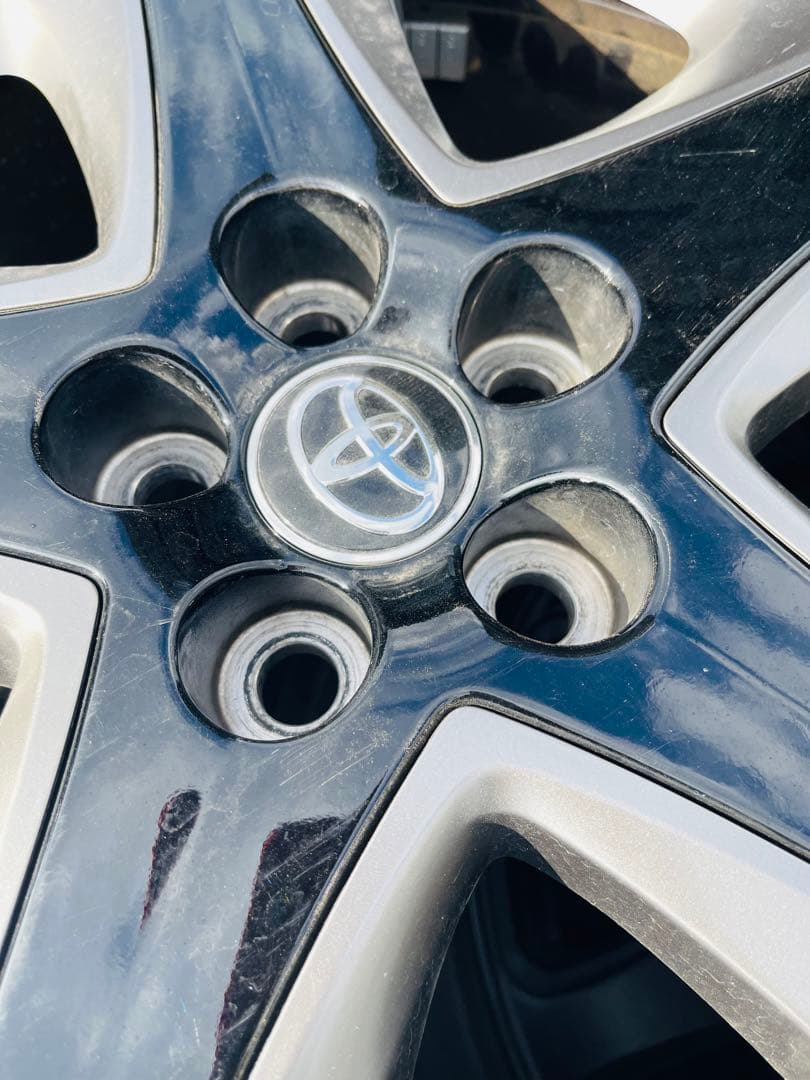 トヨタ プリウス 215/45R17ホイールセット