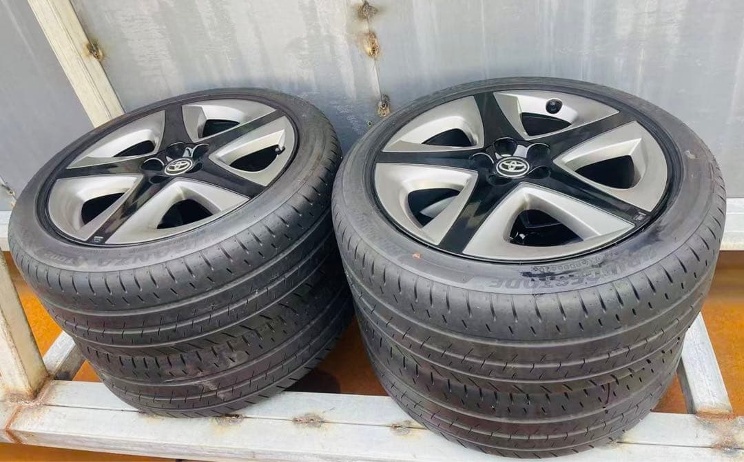 トヨタ プリウス 215/45R17ホイールセット