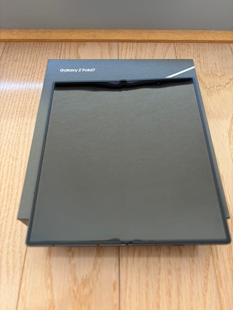 美品 Galaxy Z Fold 7 256GB Black ケース付