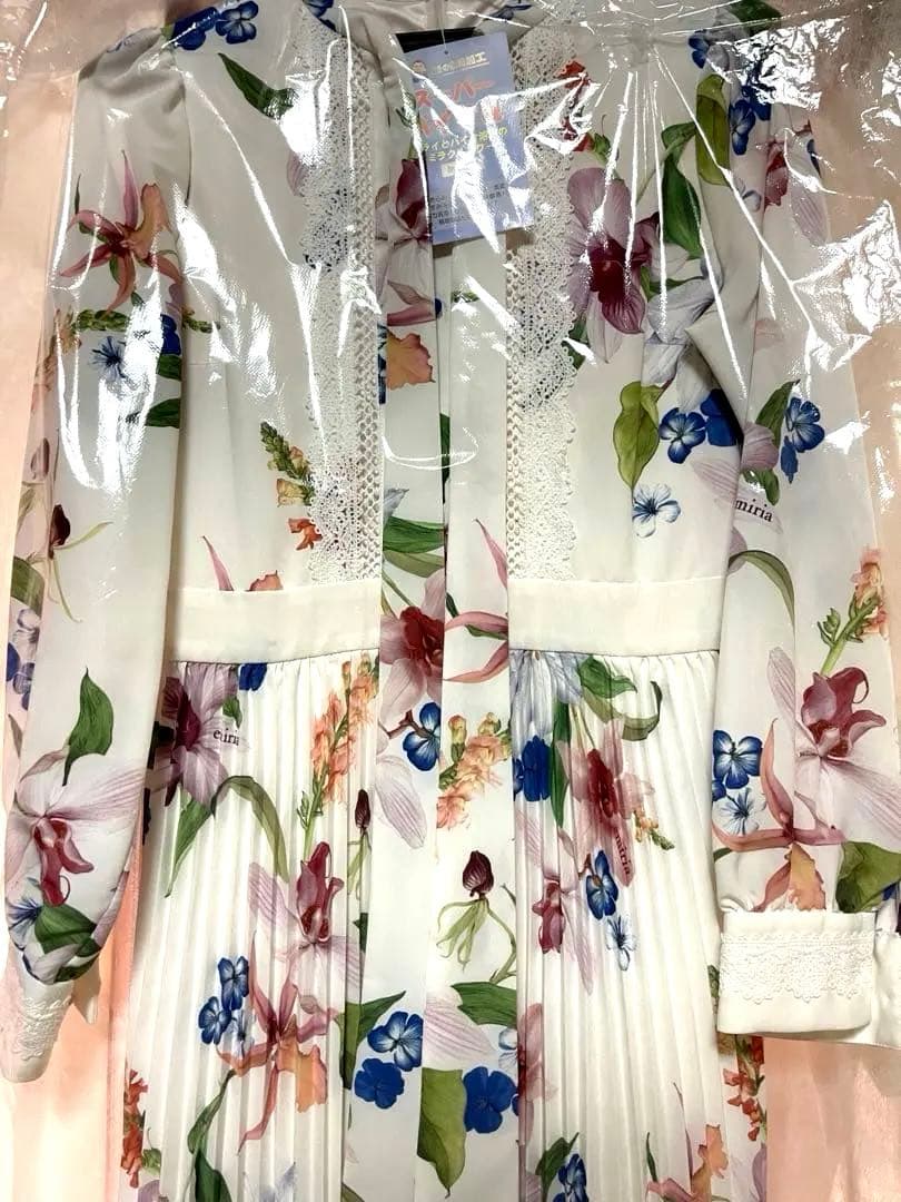 【最終価格】EmiriaWizロングワンピース 花柄 ホワイト 新品同様