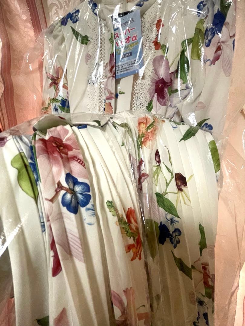 【最終価格】EmiriaWizロングワンピース 花柄 ホワイト 新品同様