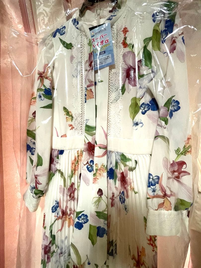 【最終価格】EmiriaWizロングワンピース 花柄 ホワイト 新品同様