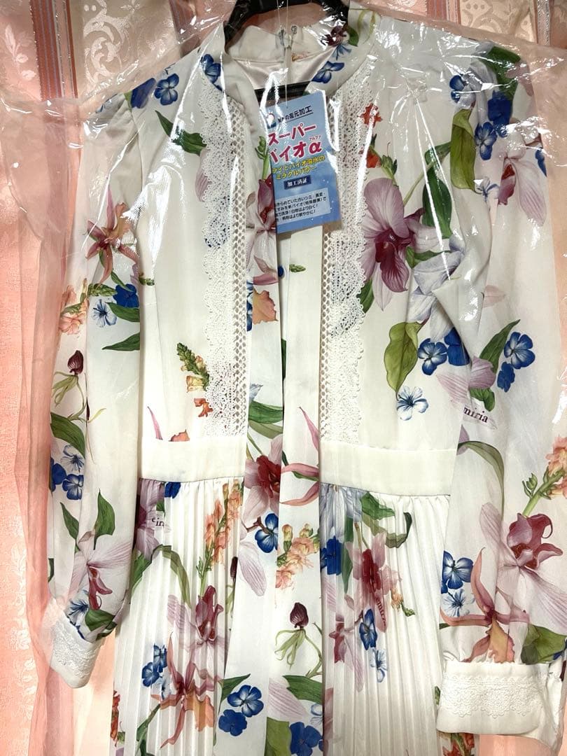 【最終価格】EmiriaWizロングワンピース 花柄 ホワイト 新品同様