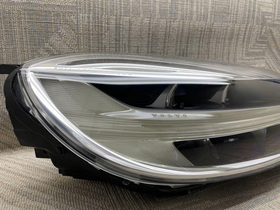 VOLVO ボルボ V40 MB系後期 右側ライト LED 31420446