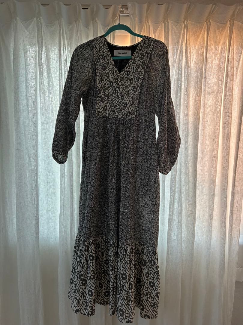 サラマリカ　Vネックロングワンピース