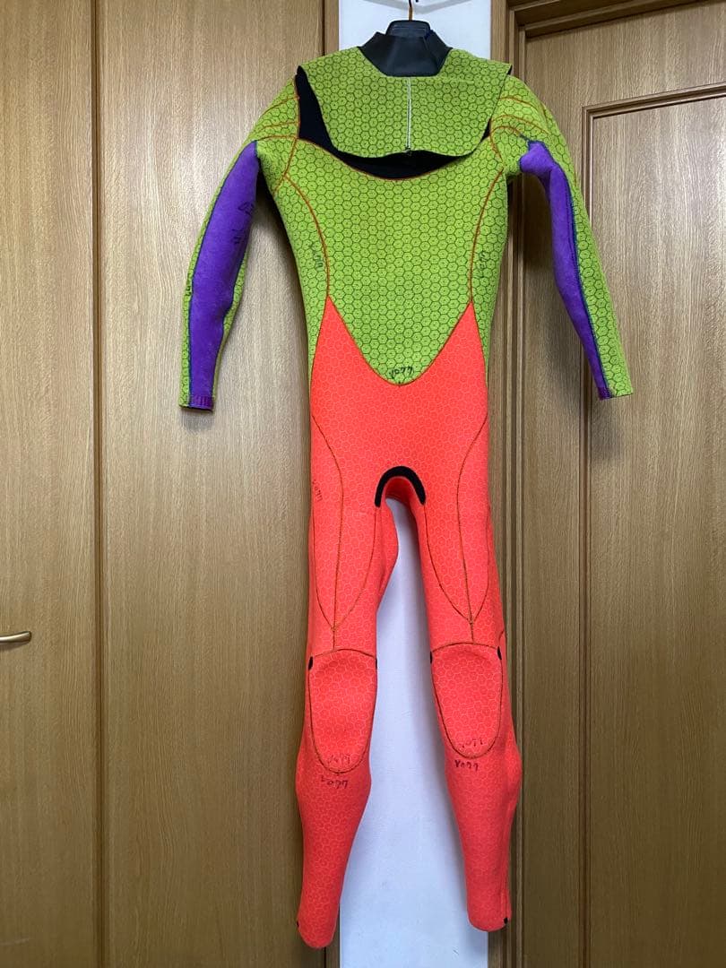 ★裏起毛で暖か‼︎【VIEW】のメンズ用５×３ｍｍセミドライフルスーツ ビュー