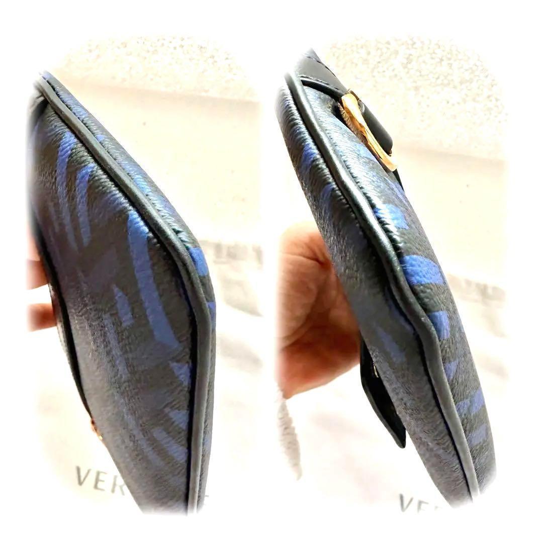 【美品】シグネチャー　レザーポーチ　グレカ　Versace　おしゃれ