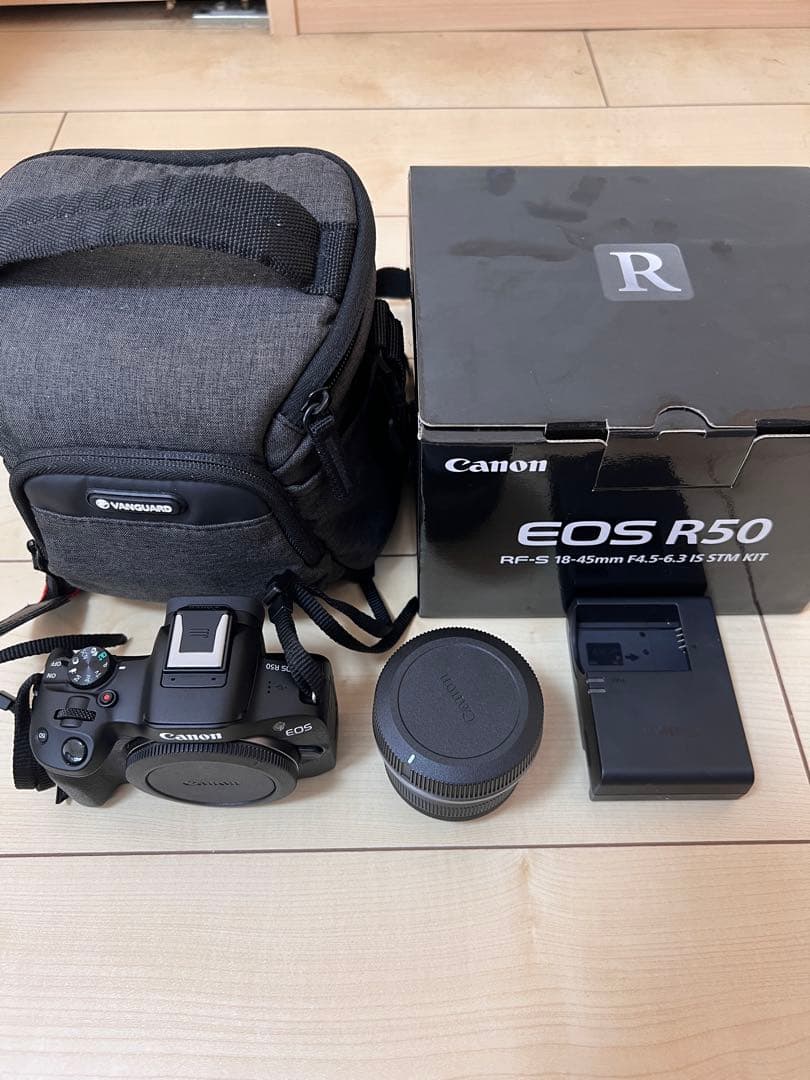 【高坂鷄男】Canon EOS R50本体 カメラケース付き