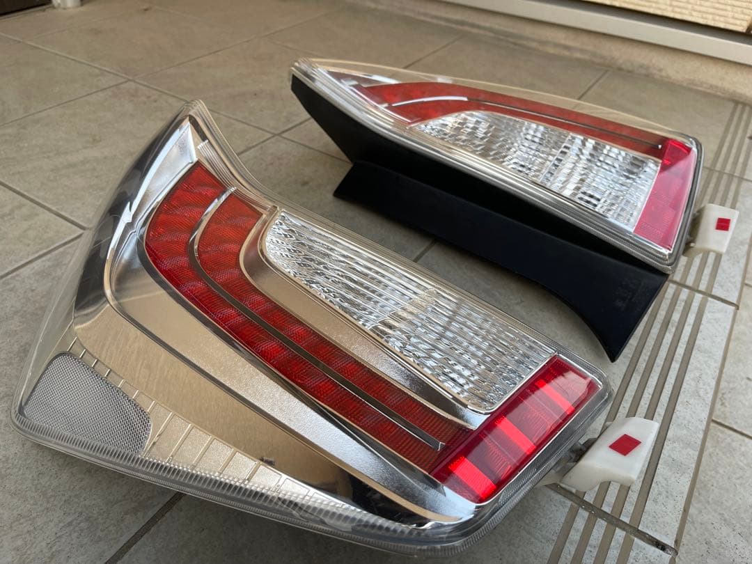 30プリウス 後期 純正テールランプ 左右セット