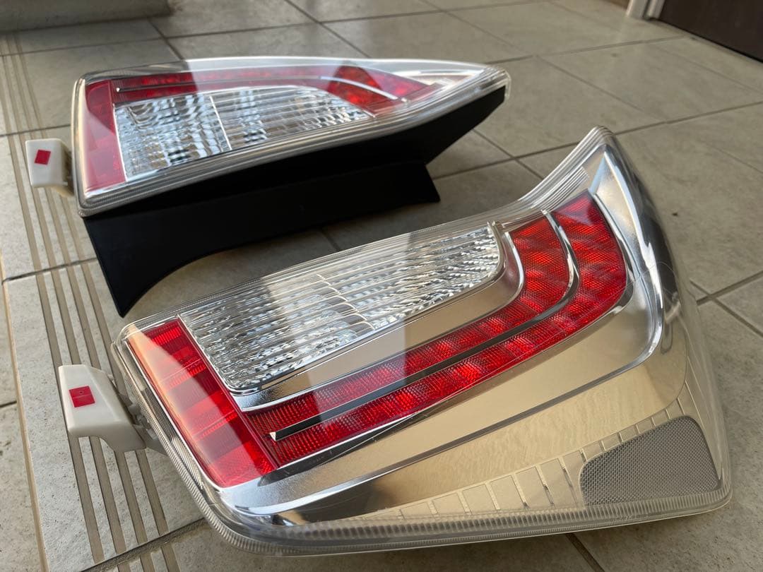 30プリウス 後期 純正テールランプ 左右セット