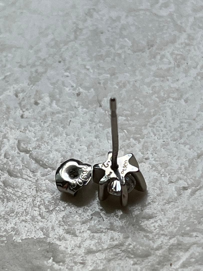 プラチナダイヤモンドピアス片方