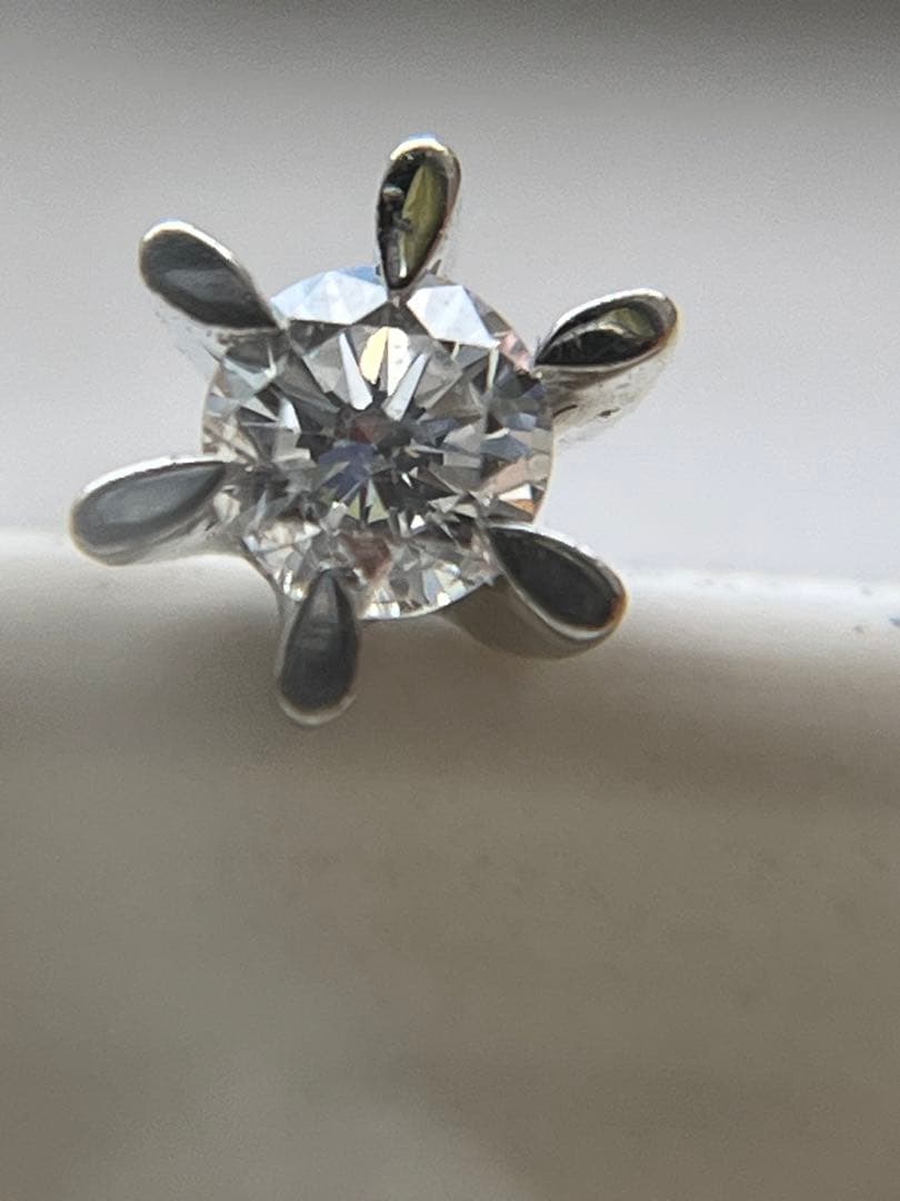 プラチナダイヤモンドピアス片方