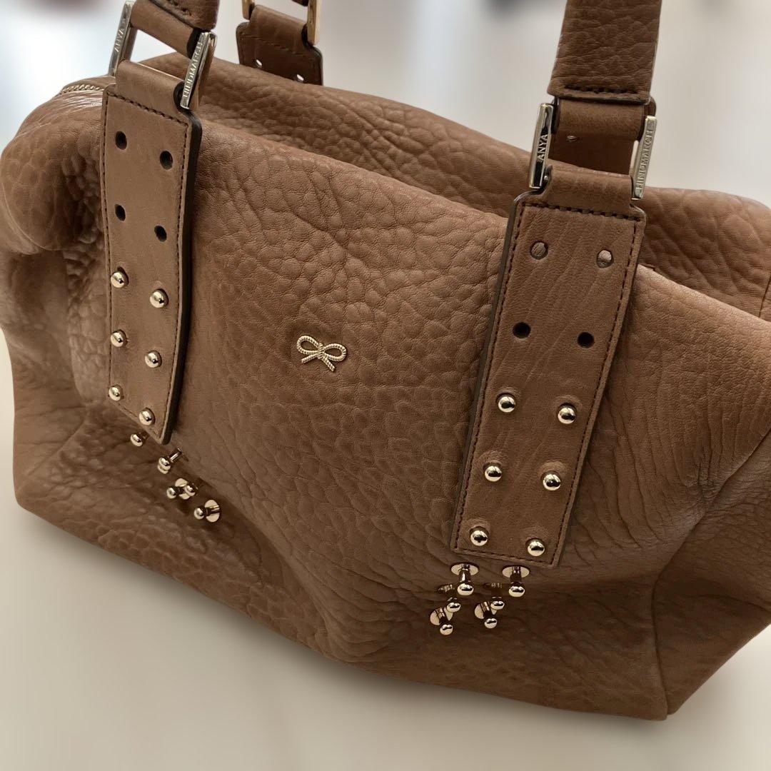 アニヤハインドマーチ　スタッズ使いレザーボストンバッグ　ショルダーベルトあり