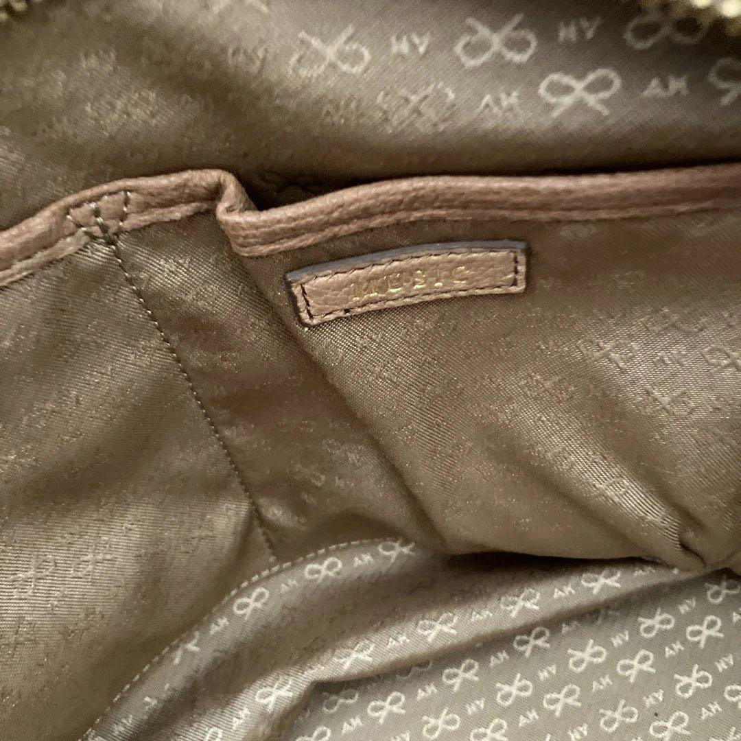 アニヤハインドマーチ　スタッズ使いレザーボストンバッグ　ショルダーベルトあり