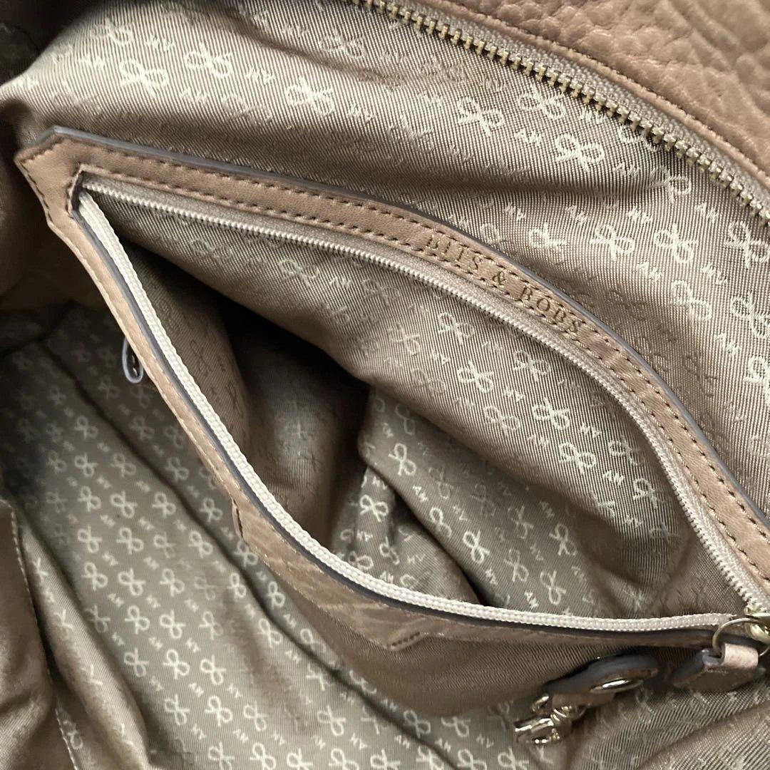 アニヤハインドマーチ　スタッズ使いレザーボストンバッグ　ショルダーベルトあり