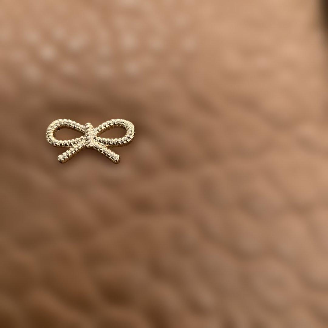 アニヤハインドマーチ　スタッズ使いレザーボストンバッグ　ショルダーベルトあり