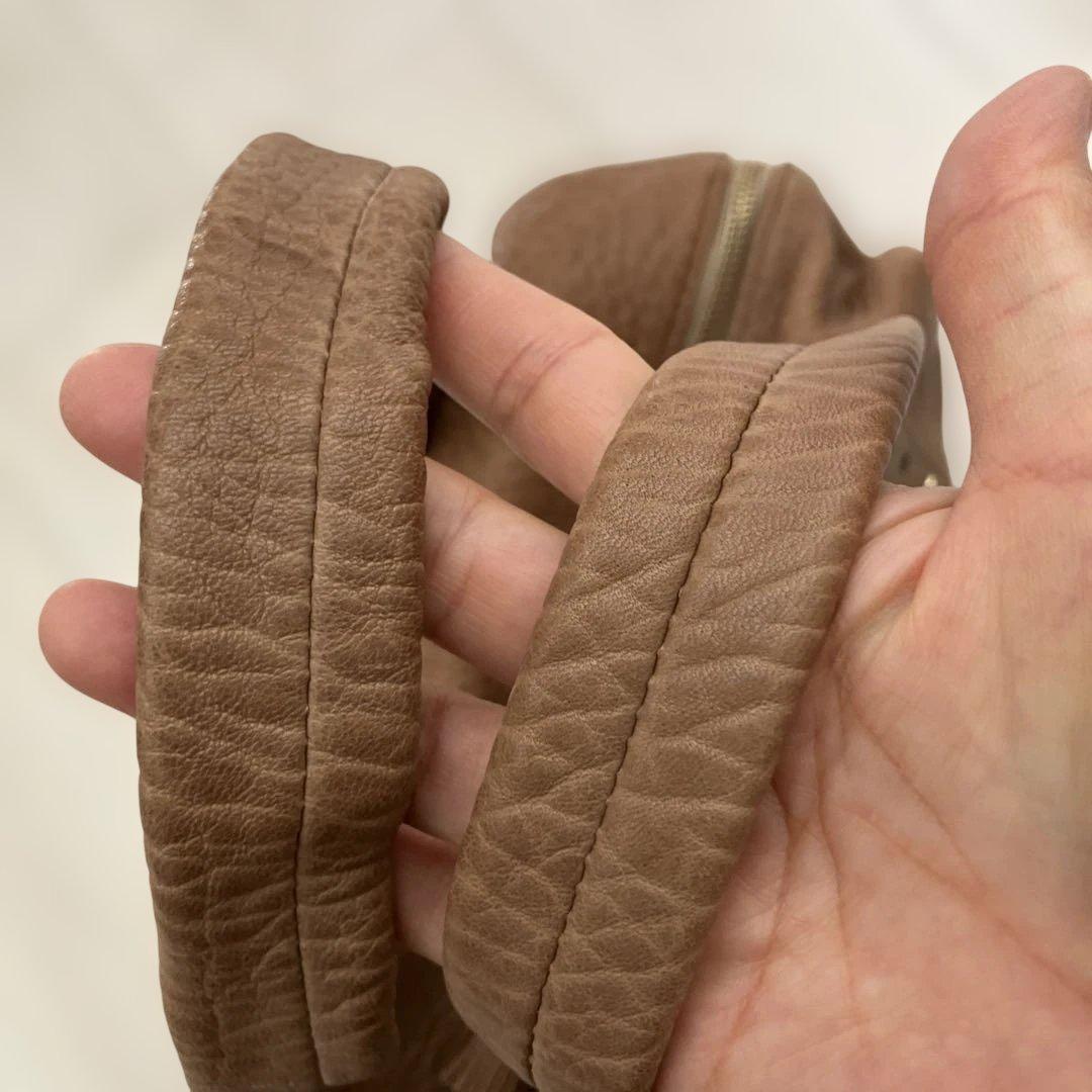 アニヤハインドマーチ　スタッズ使いレザーボストンバッグ　ショルダーベルトあり