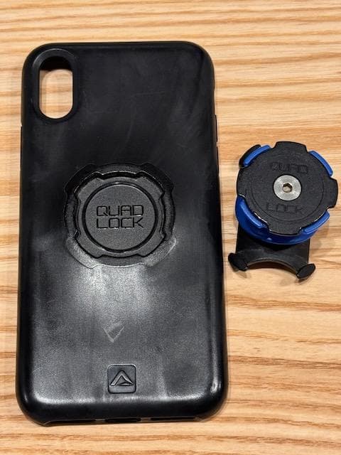 iPhone XS 256GB SIMフリー ＋ Quad Lockセット