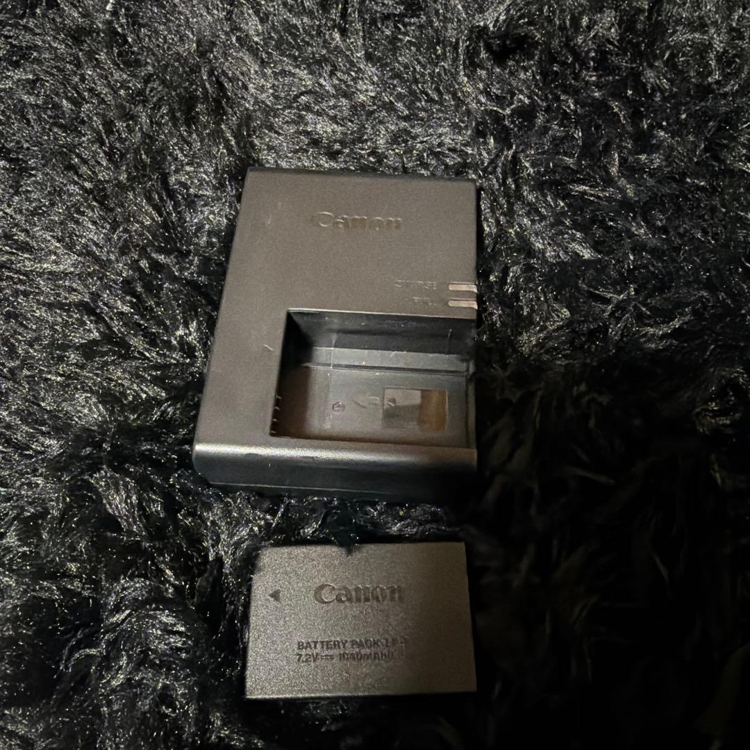 ⭐︎持ち運びケース付⭐︎Canon EOS Kiss X9i デジタル一眼レフカメラ