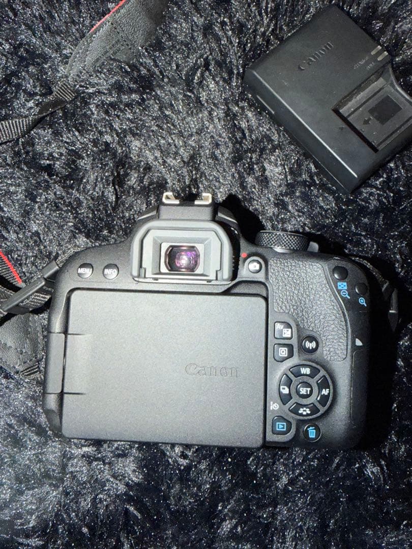 ⭐︎持ち運びケース付⭐︎Canon EOS Kiss X9i デジタル一眼レフカメラ