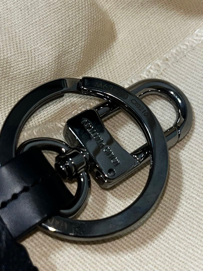 早い者勝ち！LOUIS VUITTON ブラックレザー キーホルダー