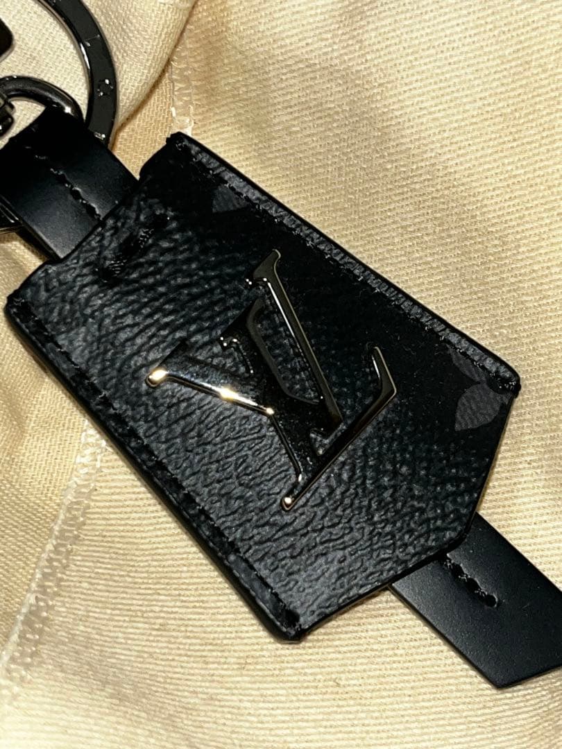早い者勝ち！LOUIS VUITTON ブラックレザー キーホルダー