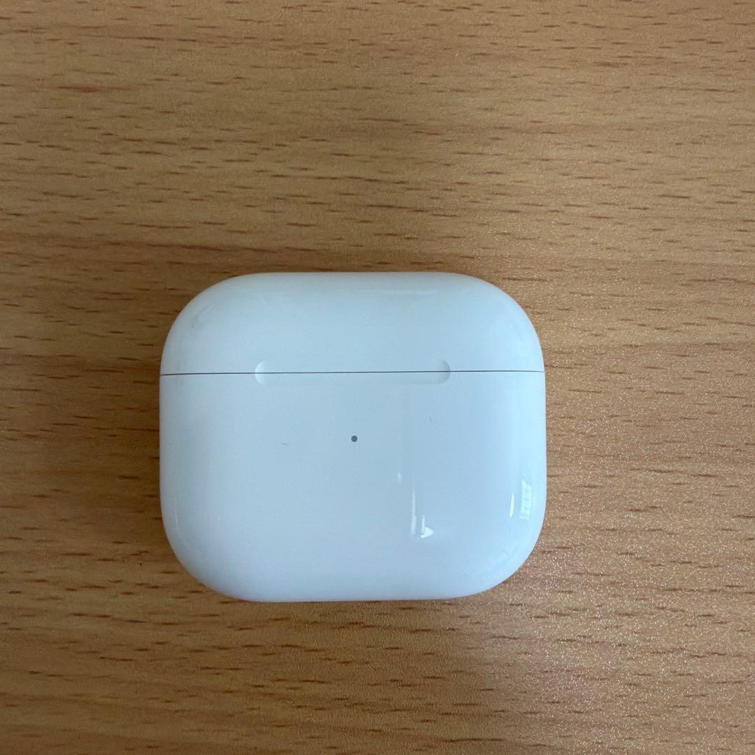 Apple AirPods 第三世代 本体 ホワイト 充電ケース付き