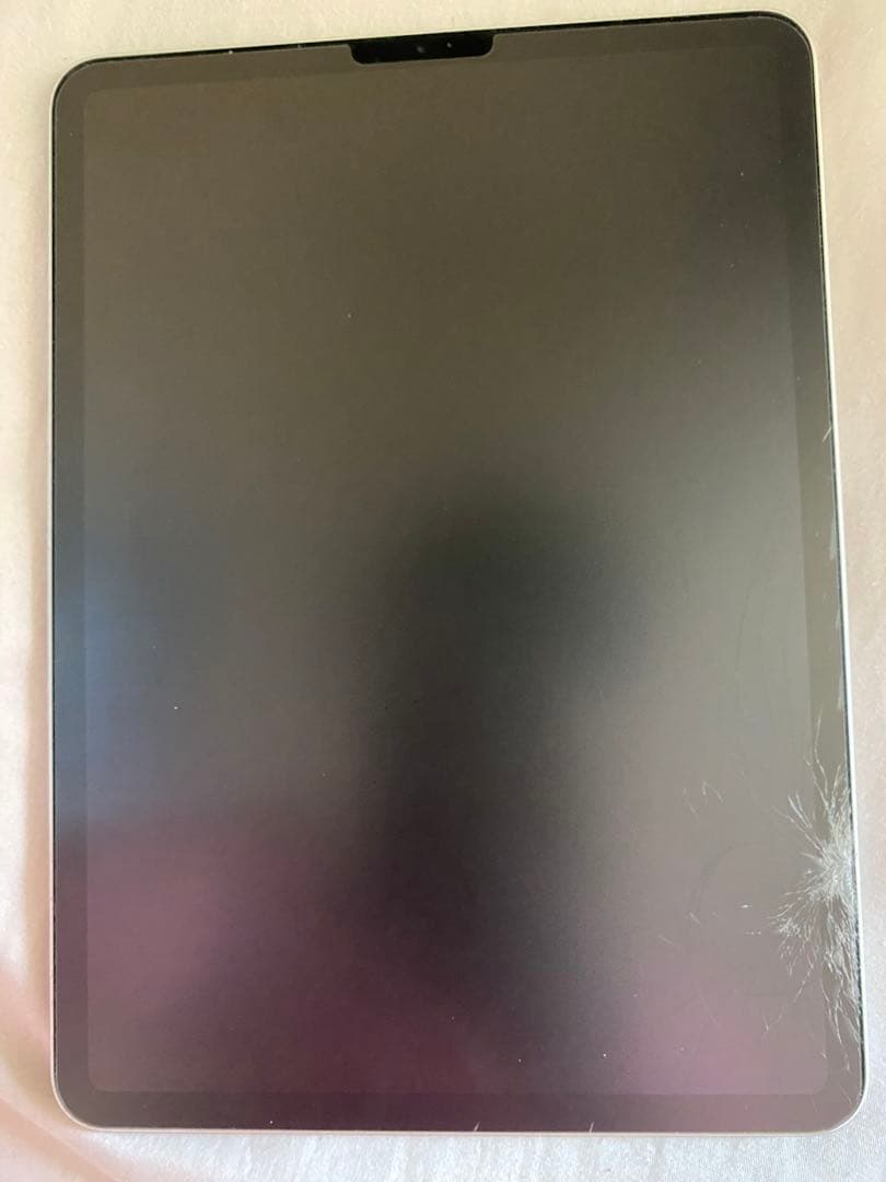 iPad Pro11 第二世代 Wi-Fiモデル　シルバー　 キーボードケース