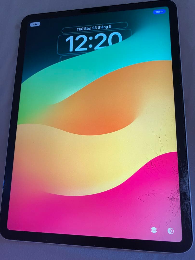 iPad Pro11 第二世代 Wi-Fiモデル　シルバー　 キーボードケース