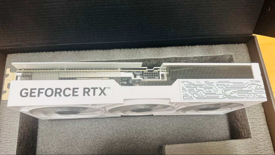 GALAKURO RTX 5070 Ti White 16GB【動作確認済】