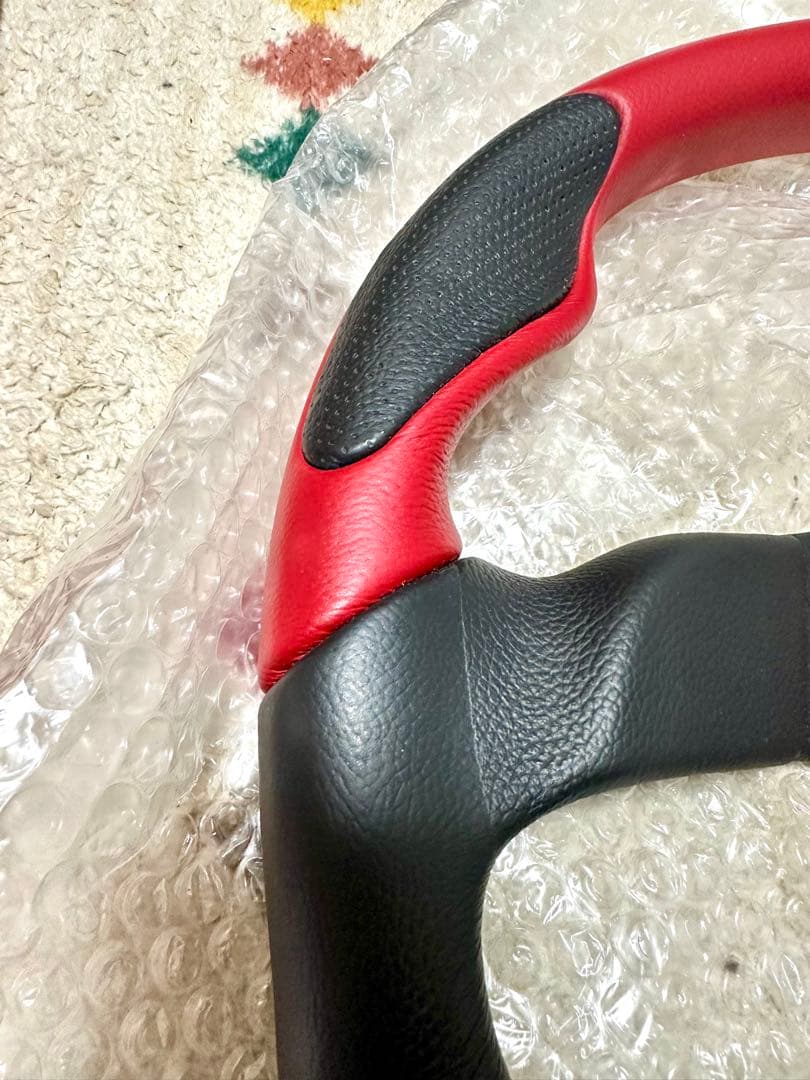 美品 MOMO ステアリング　コマンド2 レッド 35パイ