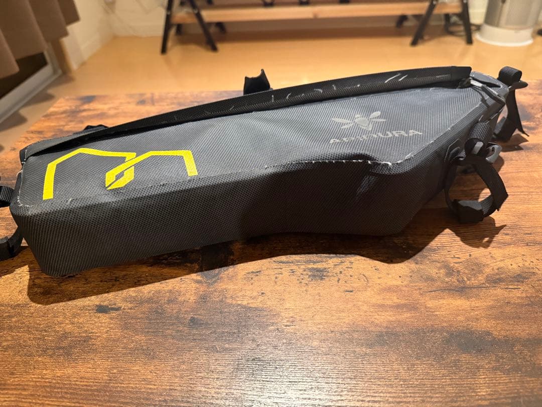 アピデュラ APIDURA EXPEDITION フレームバッグ 4.5L