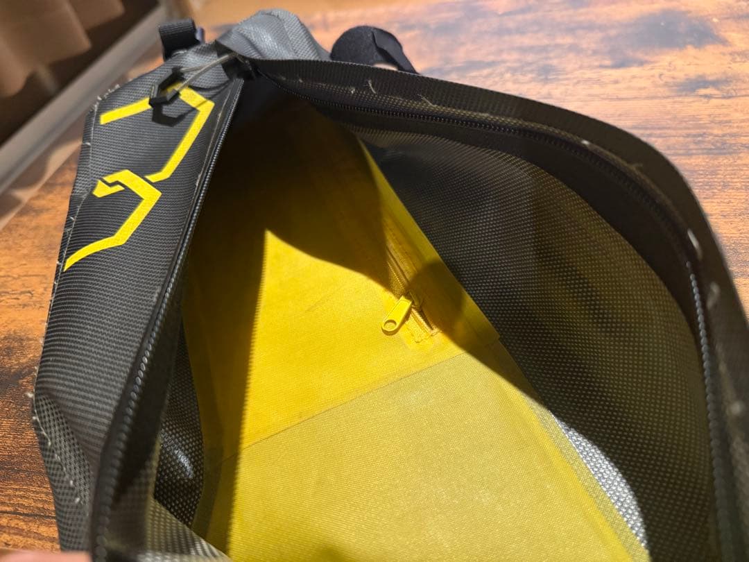 アピデュラ APIDURA EXPEDITION フレームバッグ 4.5L