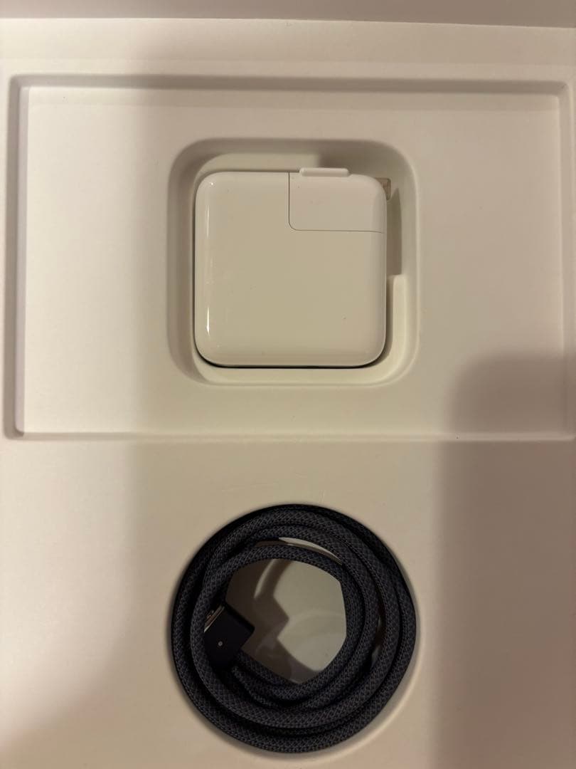 【超美品】MacBook Air 13″ M3/8GB/256GB ハブ付き