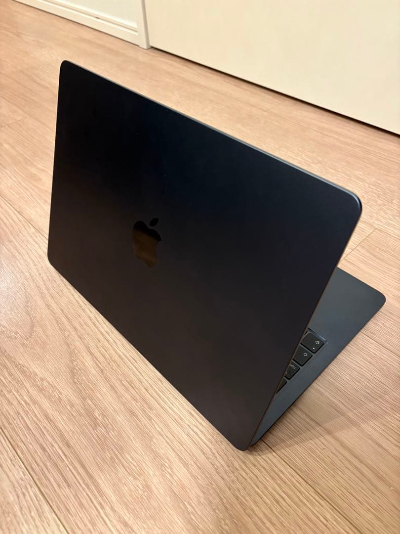 【超美品】MacBook Air 13″ M3/8GB/256GB ハブ付き