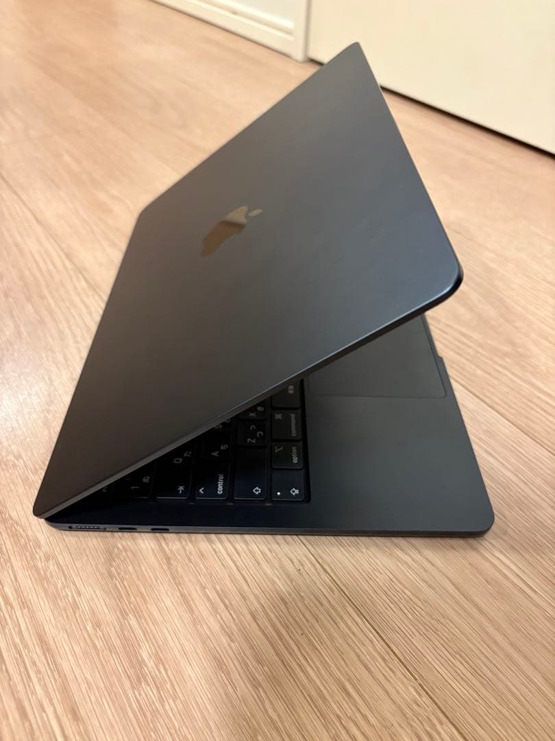 【超美品】MacBook Air 13″ M3/8GB/256GB ハブ付き