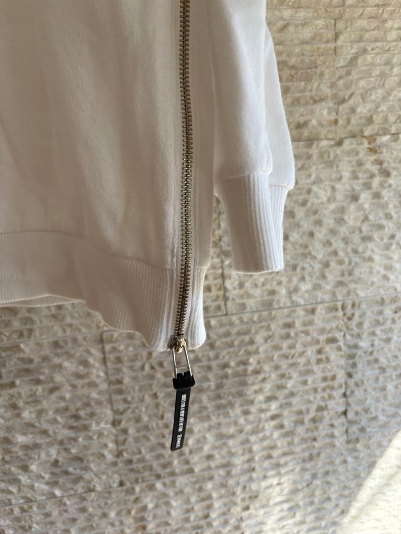 8YARDS ハチヤーズ　ホワイト トップスプルオーバー