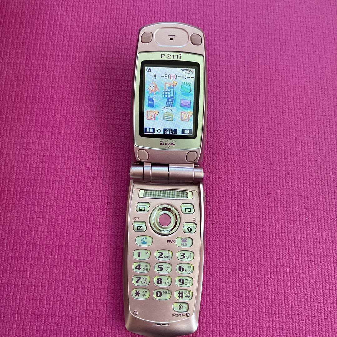 美品 レアドコモ docomo P211i ピンク　ガラケー 携帯、充電器セット