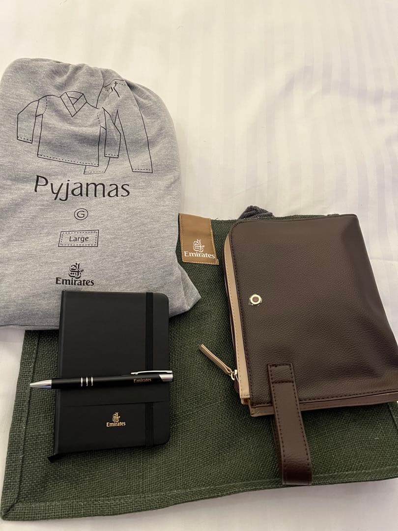 ポーチのみ新品未開封エミレーツファーストクラス　ブルガリ　アメニティ