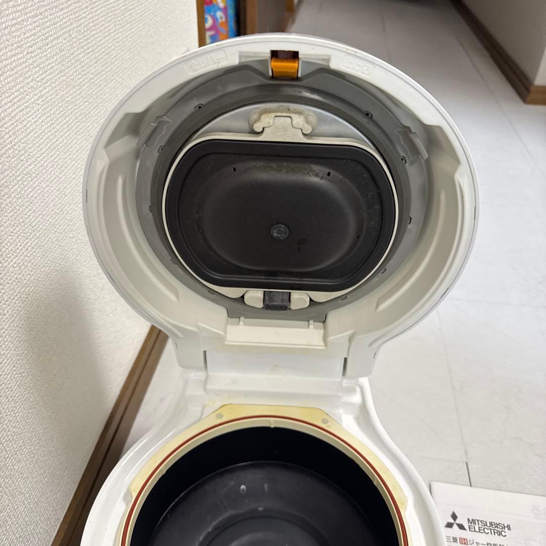 Mitsubishi 炊飯器 ホワイト　NJ-AWB10 内釜無し