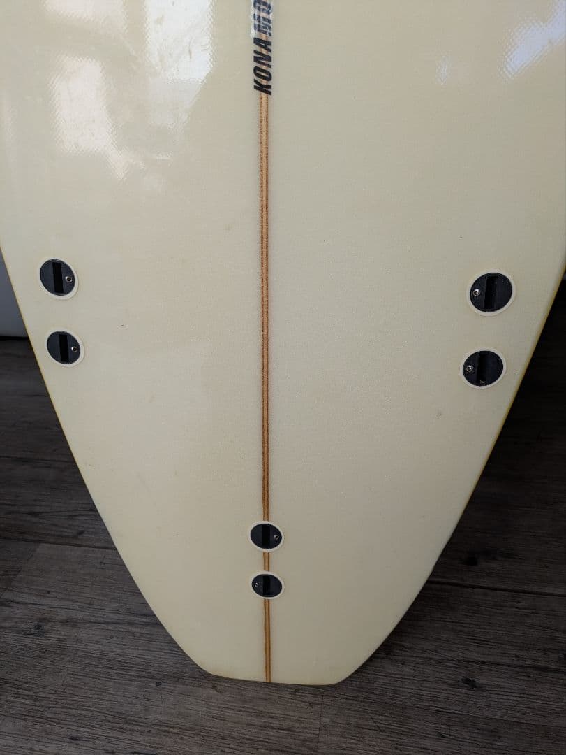 ファンボード クリーム色 ストライプデザイン　コナウィンドミッドレングス