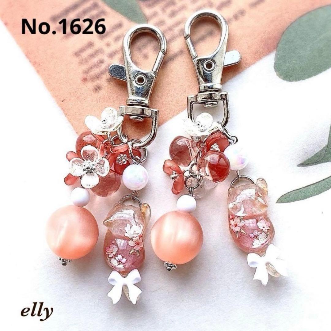 【ひな様】1625.天然石　水晶　和柄　牡丹　じゃれ猫　レジン　キーホルダー