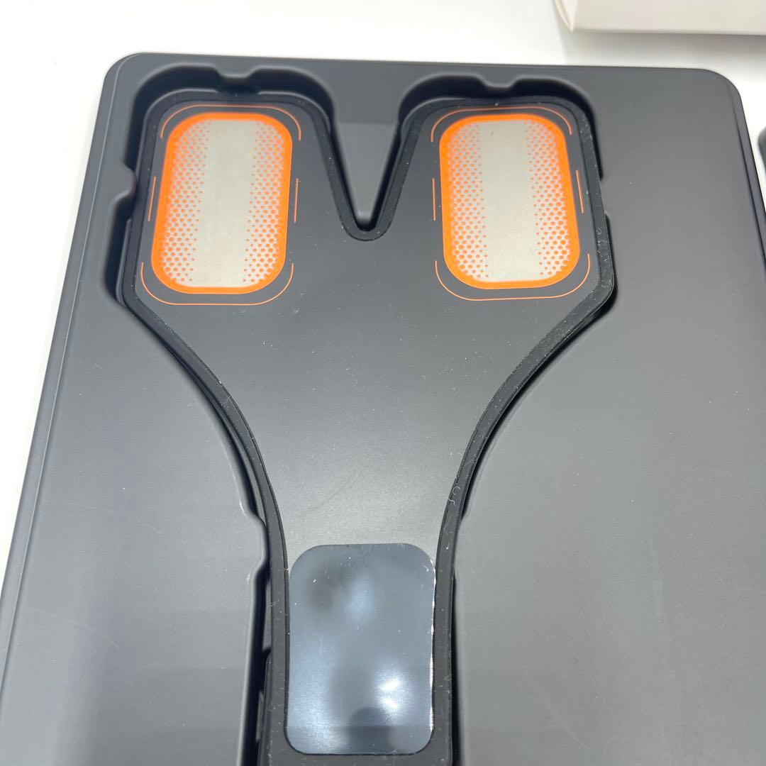 3h01_KC様　極美品 シックスパッド チェストフィット 充電式 トレーニング