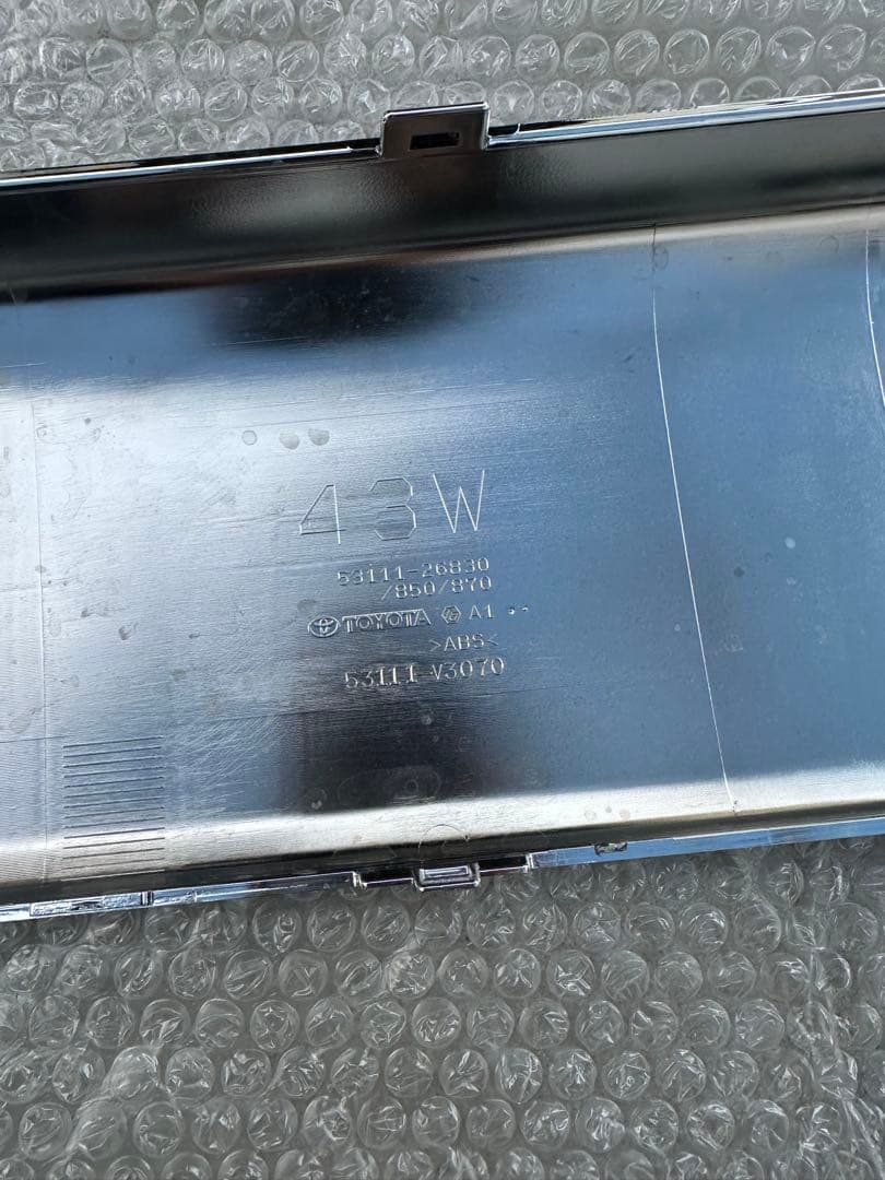 8型　ハイエース 200系　新車外し ワイド用　グリルガーニッシュ 上下