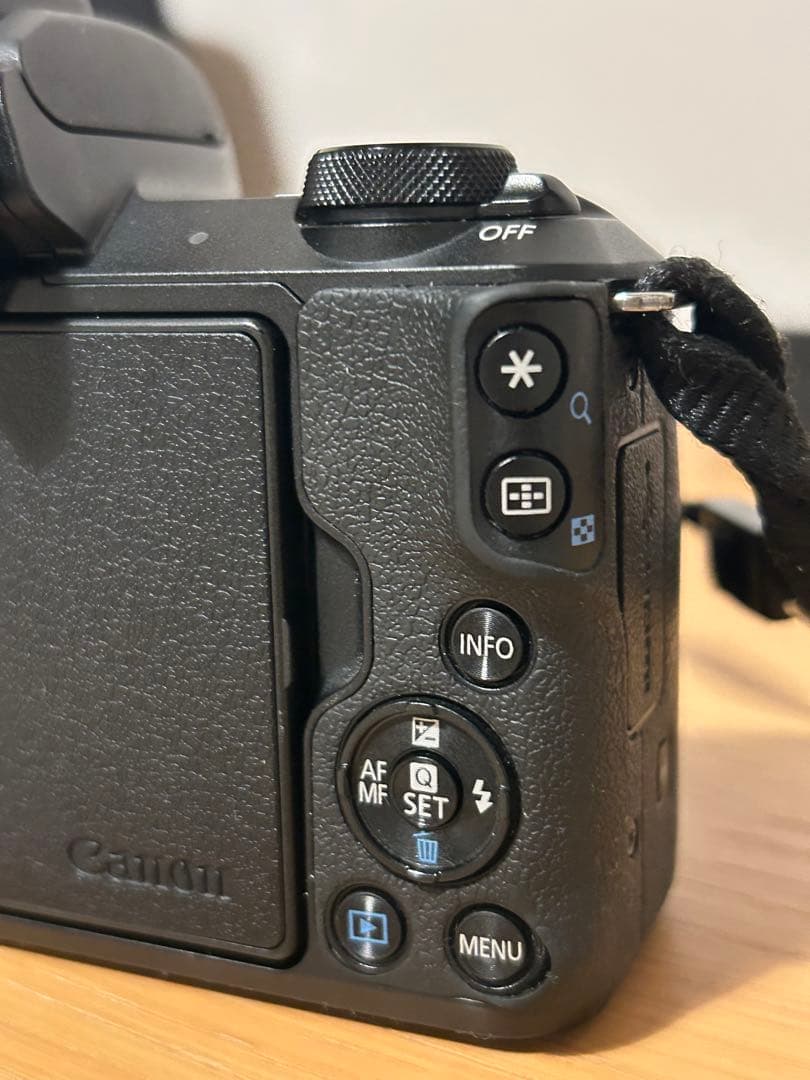 Canon ミラーレス一眼カメラ EOS Kiss M2 ブラック KISSM2