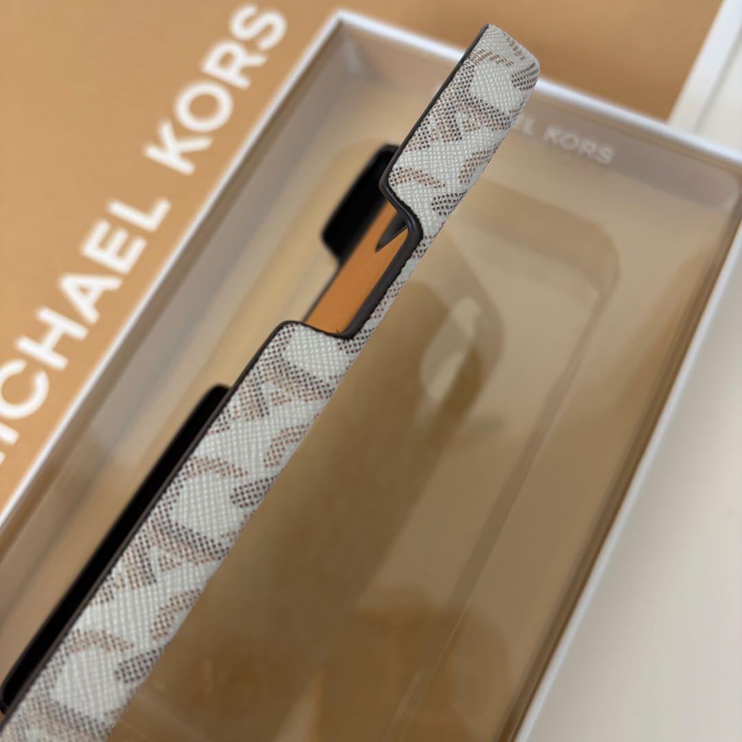 マイケルコース☆新品☆ロゴ iPhone 15ケース MagSafe/バニラ 白