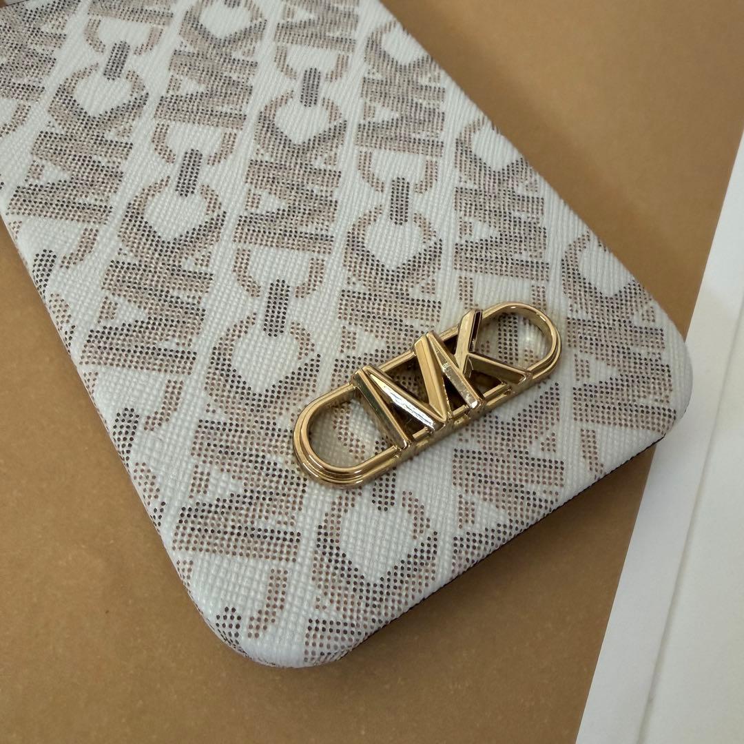 マイケルコース☆新品☆ロゴ iPhone 15ケース MagSafe/バニラ 白